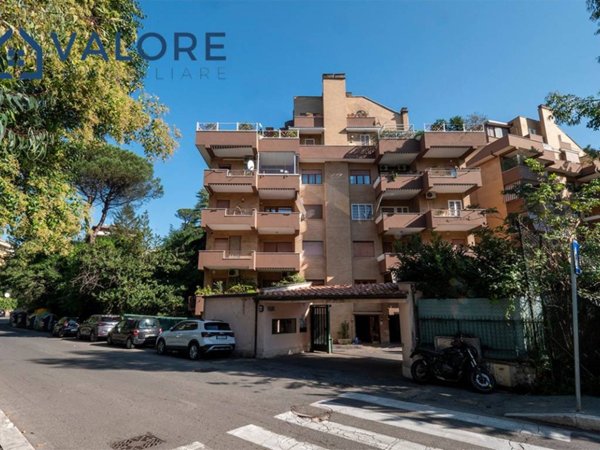appartamento in vendita a Roma in zona Tomba di Nerone