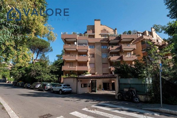 appartamento in vendita a Roma in zona Tomba di Nerone