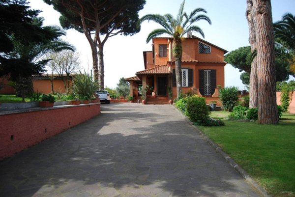 casa indipendente in vendita a Roma