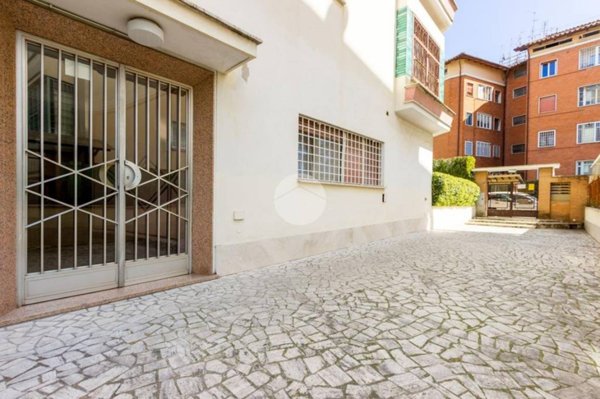 appartamento in vendita a Roma in zona Ostiense