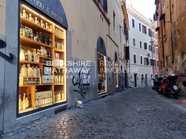 negozio in vendita a Roma in zona Trastevere