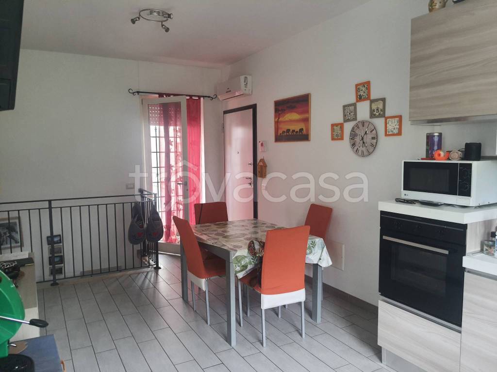 appartamento in vendita a Roma in zona Valle Muricana