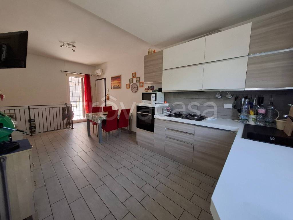appartamento in vendita a Roma in zona Valle Muricana