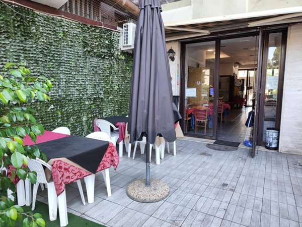 negozio in vendita a Roma in zona Cinecittà