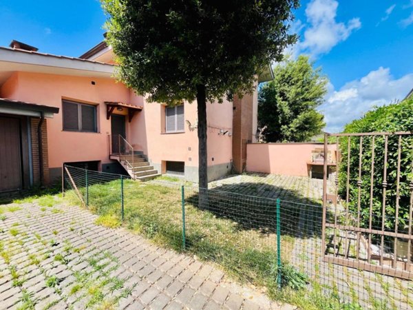 casa indipendente in vendita a Roma in zona Infernetto