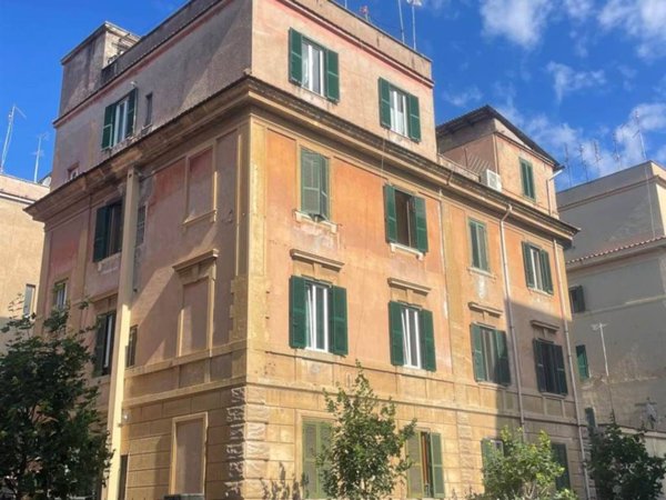 appartamento in vendita a Roma in zona Tuscolano