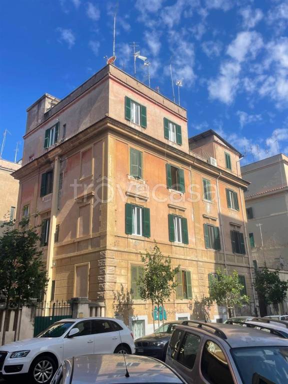 appartamento in vendita a Roma in zona Tuscolano