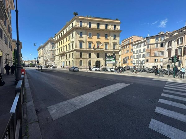 negozio in vendita a Roma in zona Rione di Ponte