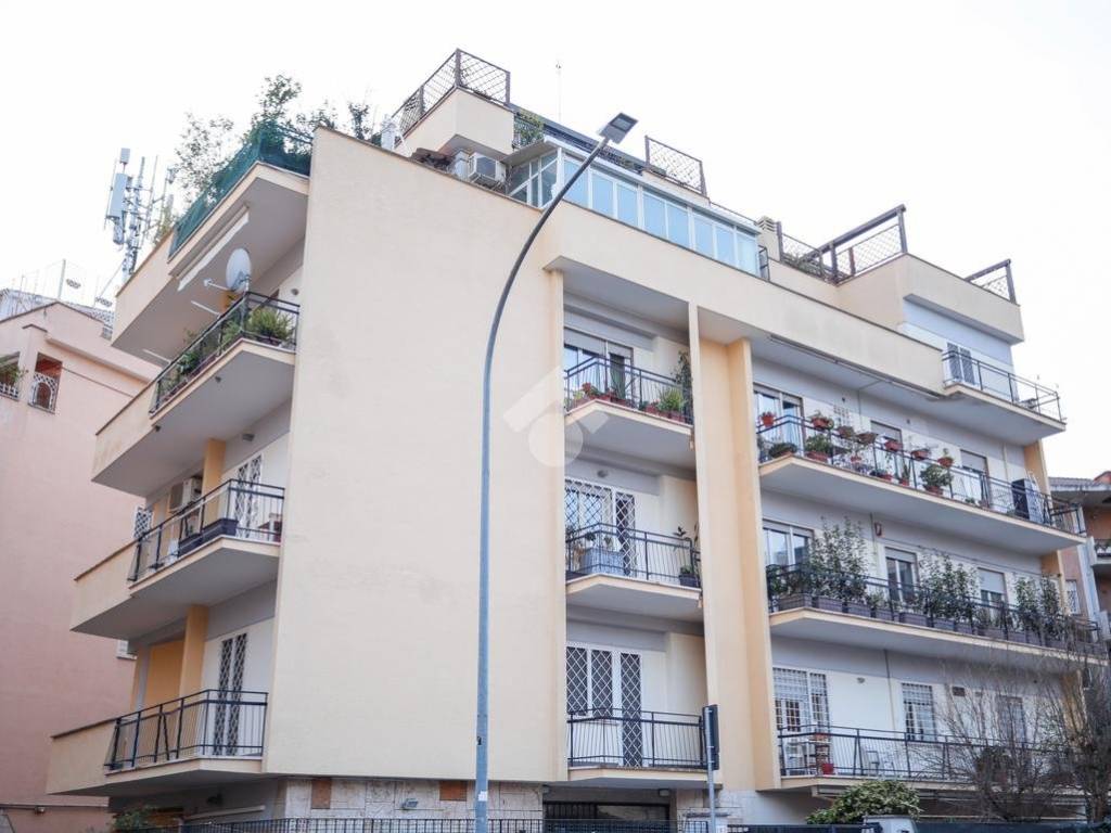 appartamento in vendita a Roma in zona Della Vittoria