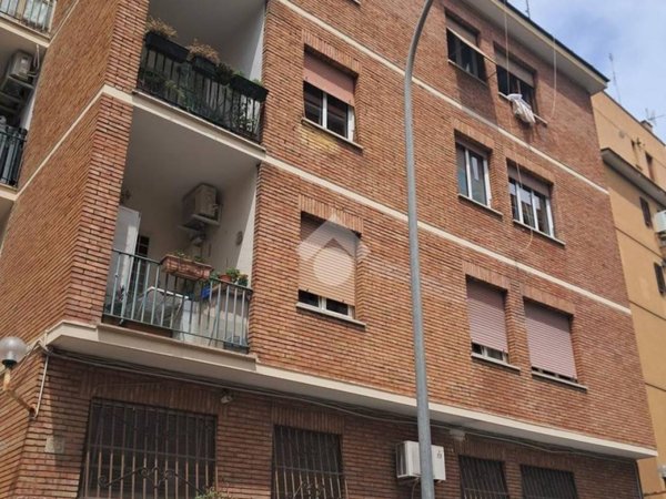appartamento in vendita a Roma in zona Ostiense