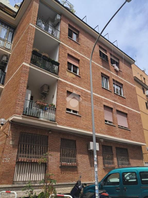 appartamento in vendita a Roma in zona Ostiense