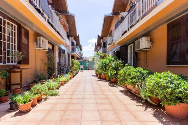 appartamento in vendita a Roma in zona Ostiense