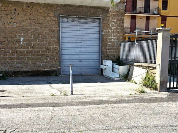negozio in vendita a Roma in zona Torre Angela
