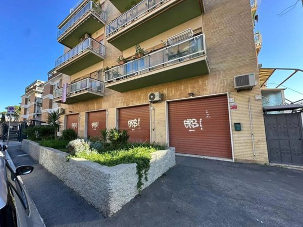 negozio in vendita a Roma in zona Torrevecchia