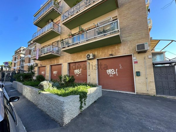 negozio in vendita a Roma in zona Primavalle