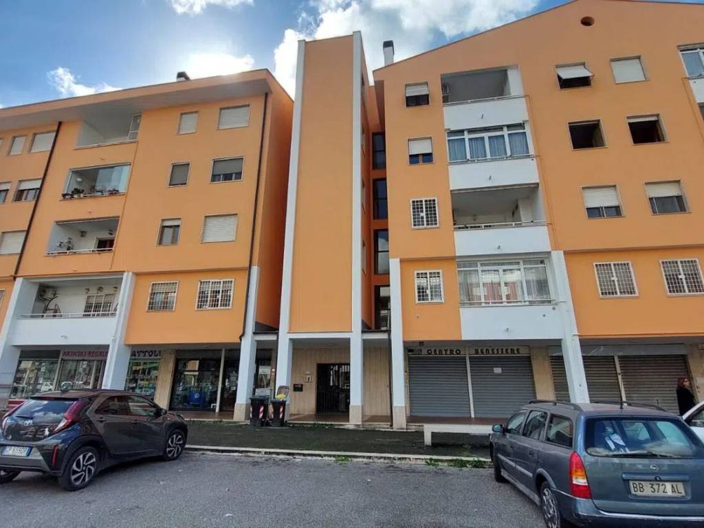 appartamento in vendita a Roma in zona Pantan Monastero