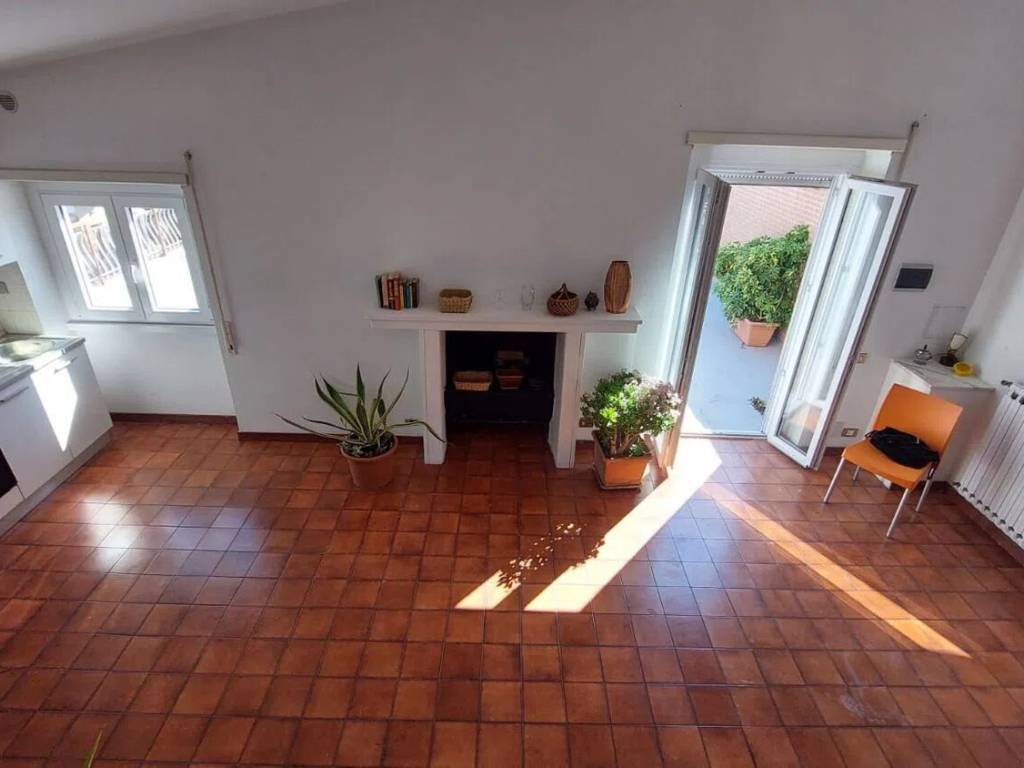appartamento in vendita a Roma in zona Pantan Monastero
