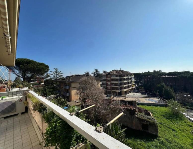 appartamento in vendita a Roma in zona Tor di Quinto