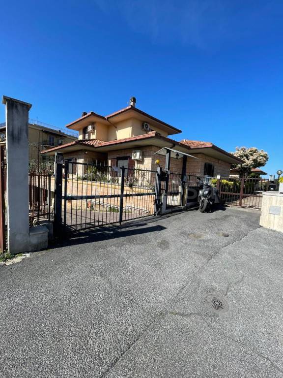 casa indipendente in vendita a Roma