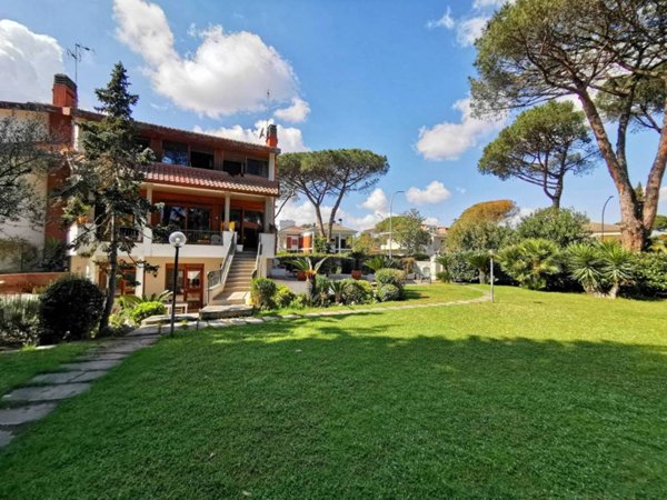 casa indipendente in vendita a Roma in zona Axa