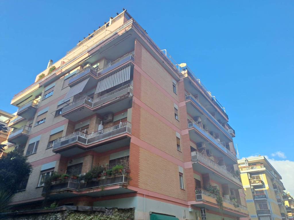 appartamento in vendita a Roma in zona Ostia