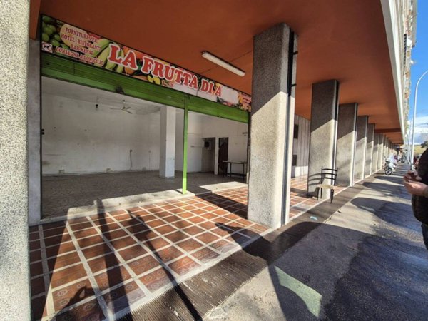 negozio in vendita a Roma in zona Appio Latino