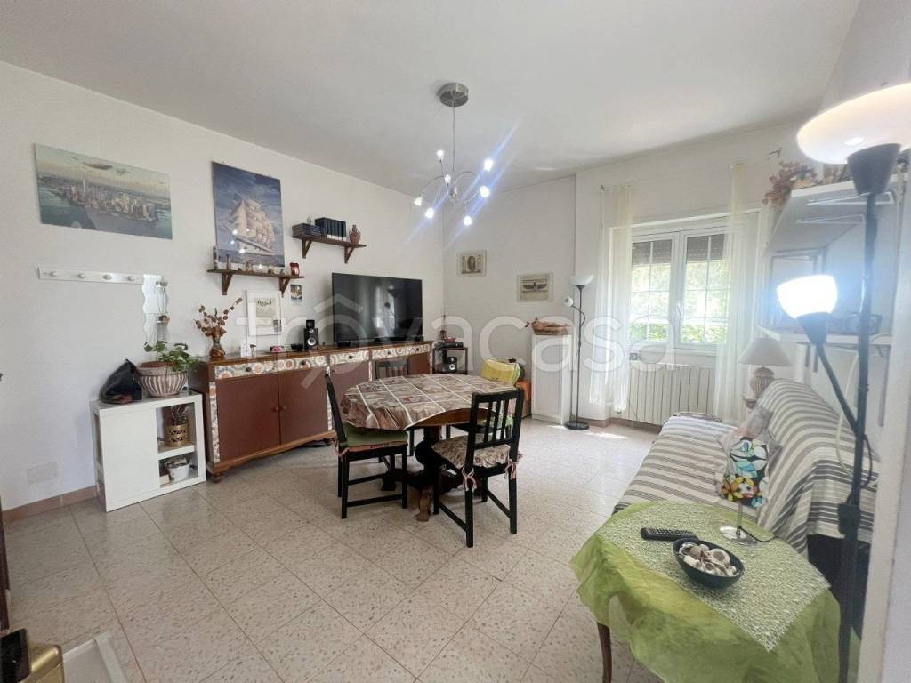 appartamento in vendita a Roma in zona Selva Candida