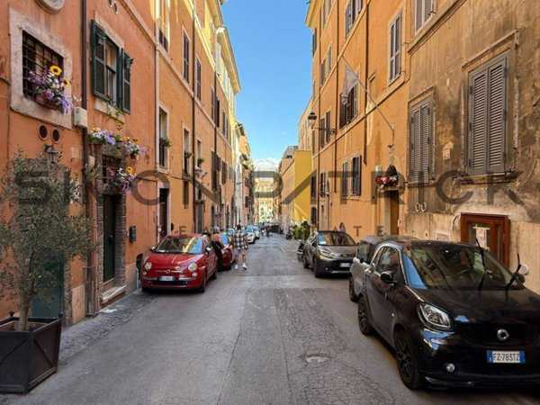 appartamento in vendita a Roma in zona Trevi-Colonna