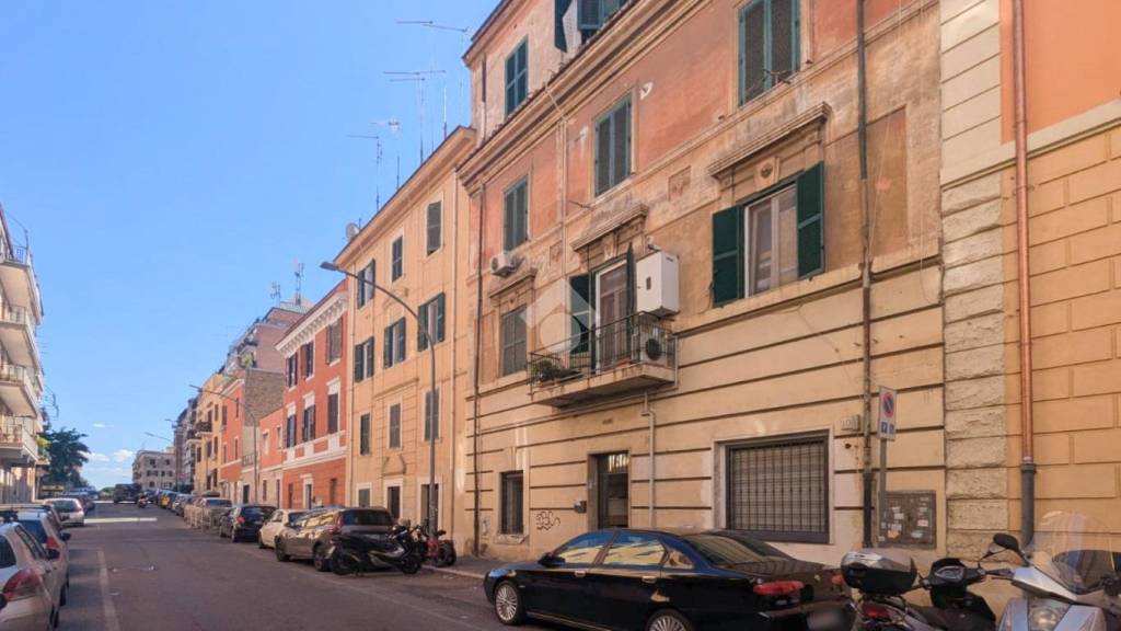 appartamento in vendita a Roma in zona Tuscolano