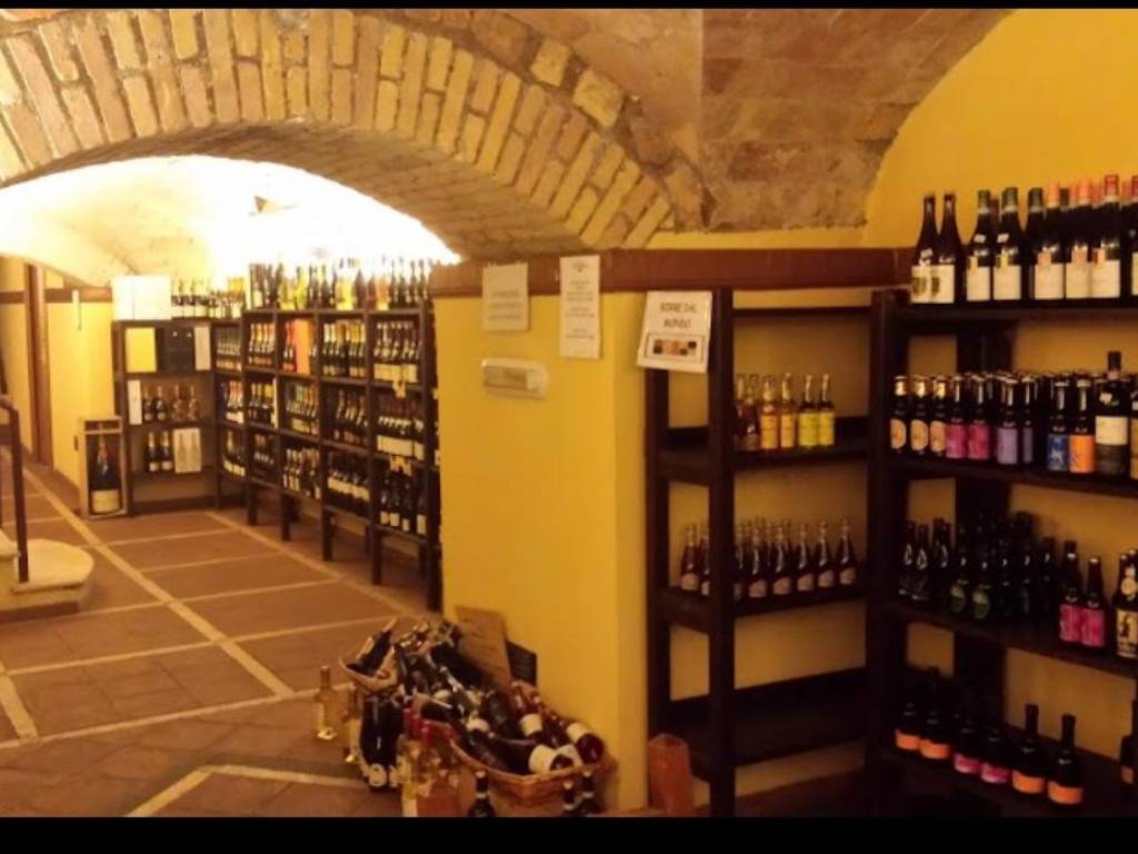 negozio in vendita a Roma in zona Ostiense