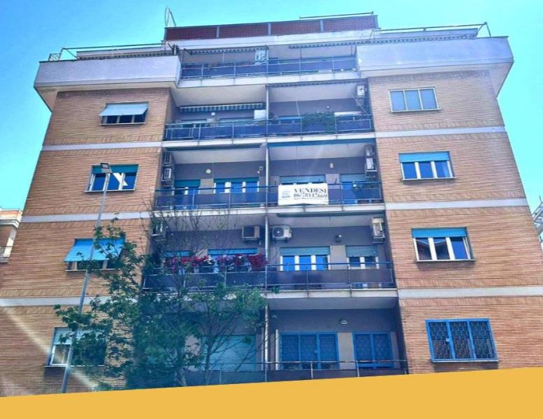 appartamento in vendita a Roma in zona Ostia