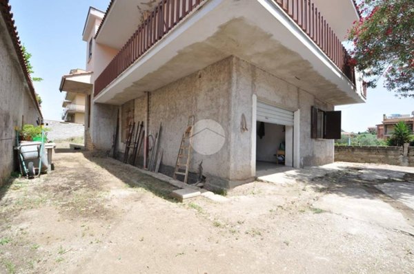 casa indipendente in vendita a Roma in zona Finocchio