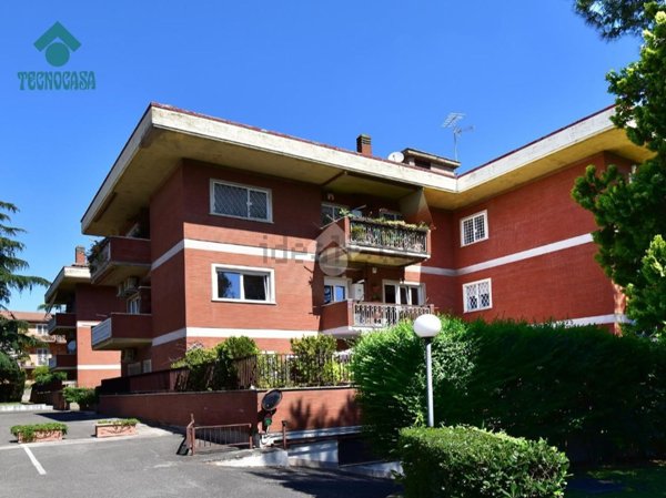 appartamento in vendita a Roma in zona Appio Pignatelli