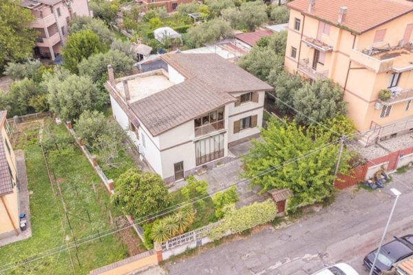 casa indipendente in vendita a Roma in zona Giardini di Corcolle