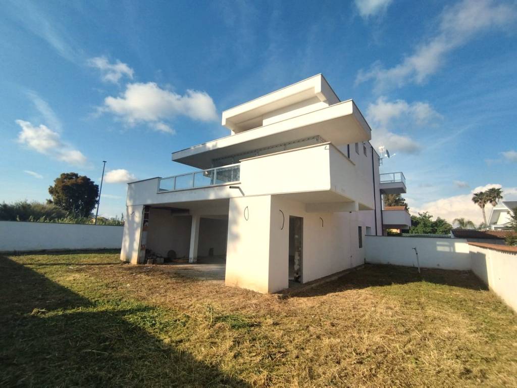 casa indipendente in vendita a Roma in zona Casal Palocco