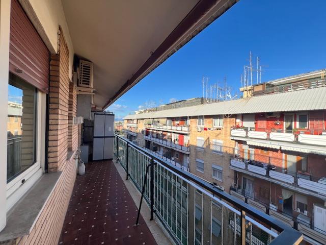 appartamento in vendita a Roma in zona Tuscolano