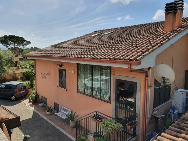 casa indipendente in vendita a Roma in zona Spregamore