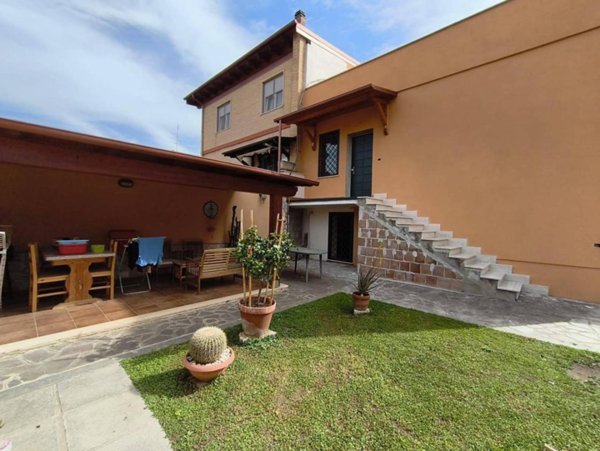 casa indipendente in vendita a Roma in zona Acilia