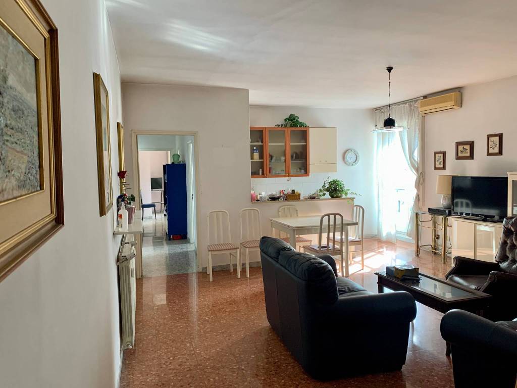 appartamento in vendita a Roma in zona Ostiense