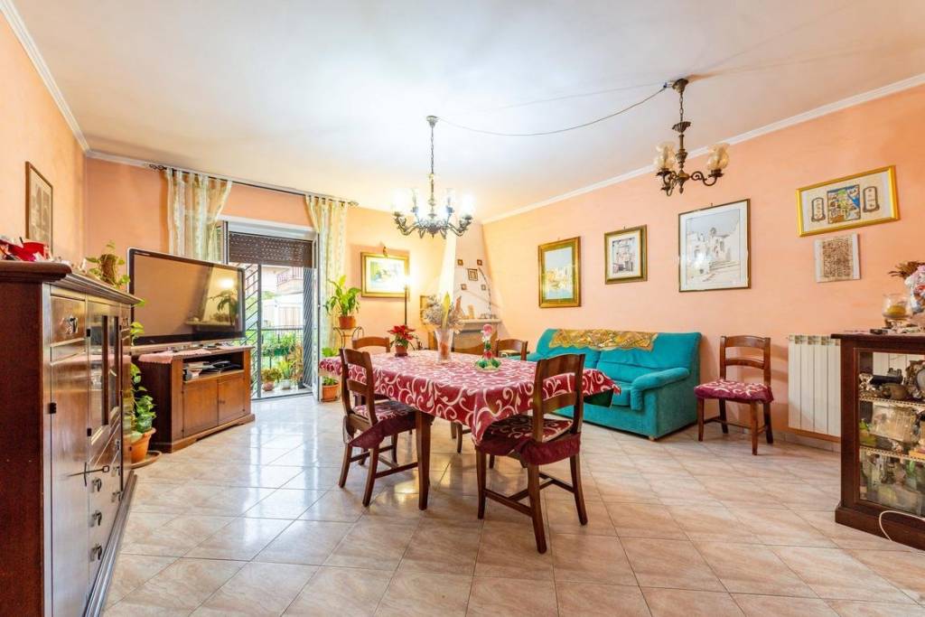 appartamento in vendita a Roma in zona Lunghezza