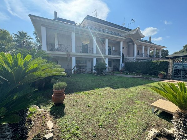 appartamento in vendita a Roma in zona Appio Claudio