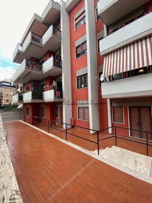 appartamento in vendita a Roma in zona Giuliano Dalmata