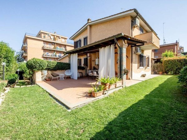 villa in vendita a Roma in zona Ponte Mammolo