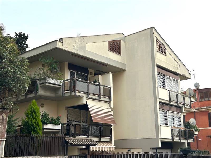 appartamento in vendita a Roma in zona Gianicolense