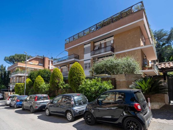 appartamento in vendita a Roma in zona Tomba di Nerone