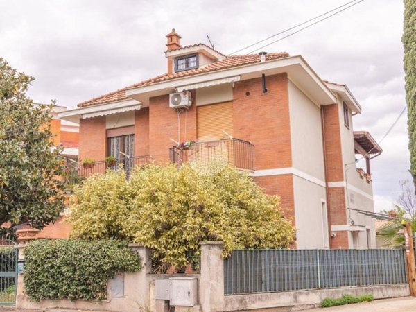 appartamento in vendita a Roma in zona Castelverde