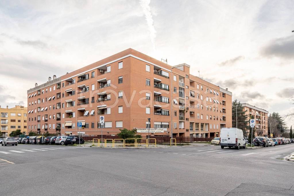 appartamento in vendita a Roma in zona Giuliano Dalmata