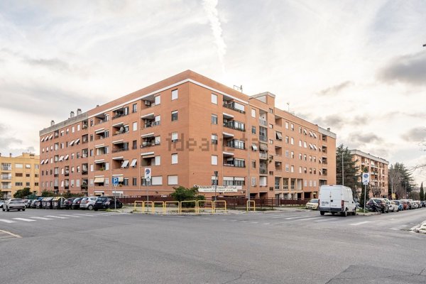 appartamento in vendita a Roma in zona Giuliano Dalmata