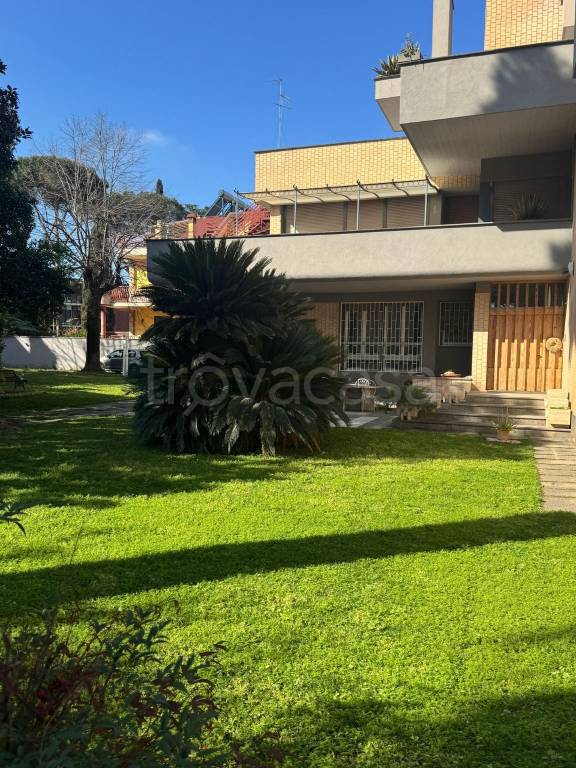 casa indipendente in vendita a Roma in zona Torre Gaia
