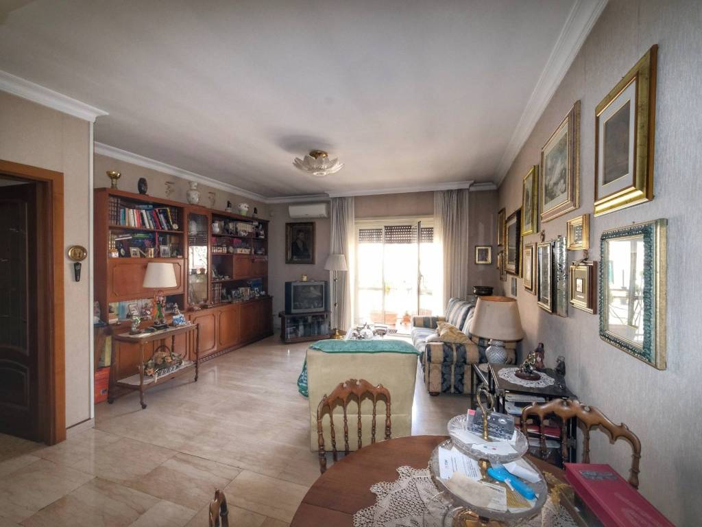 appartamento in vendita a Roma in zona Appio Latino